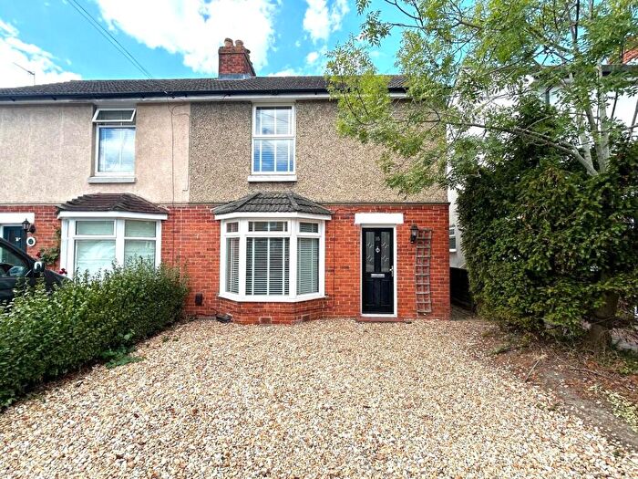 3 Bedroom Semi-Detached House To Rent In Queens Road, Petersfield, Hampshire, GU32