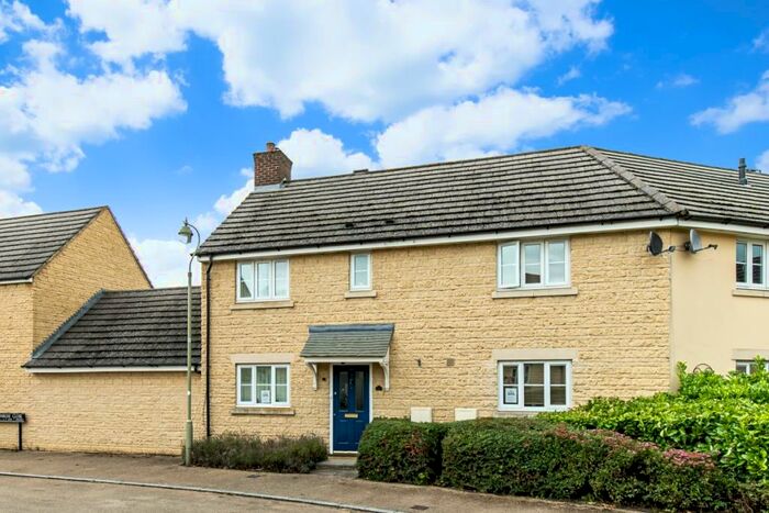 3 Bedroom Semi-Detached House To Rent In Primrose Close, Witney, OX28