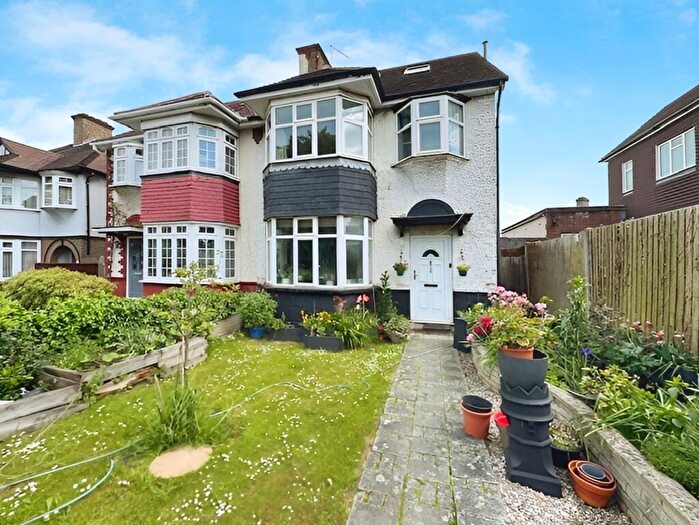 4 Bedroom Semi-Detached House For Sale In Barnet Way, London, NW7