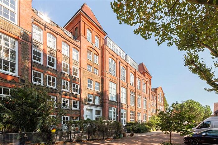 2 Bedroom Flat For Sale In Pages Walk, London Bridge, SE1