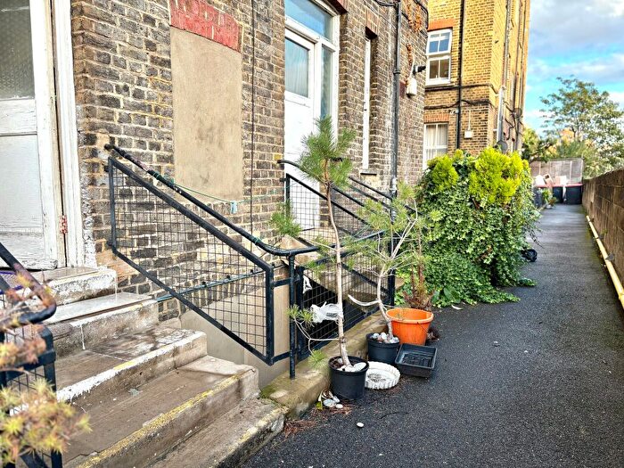 3 Bedroom Flat To Rent In Talgarth Road, London, W14