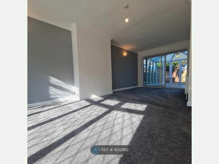 3 Bedroom Semi-Detached House To Rent In Macgregor Crescent, Tamworth, B77