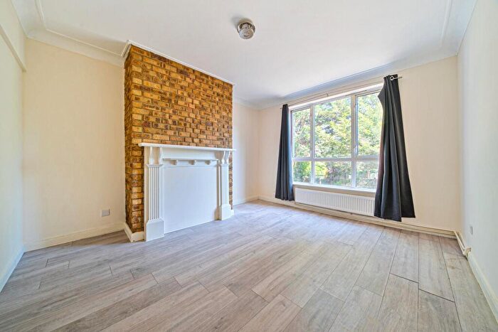 4 Bedroom Detached House To Rent In Auckland Gardens, Crystal Palace, London, SE19
