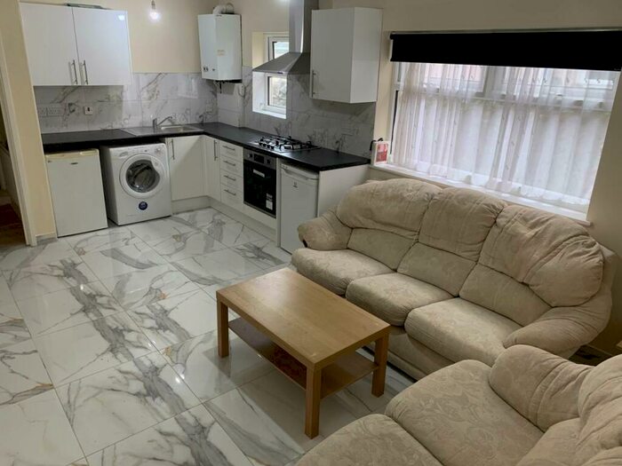 2 Bedroom Flat To Rent In Richmond Road, Roath, Cathays, CF24