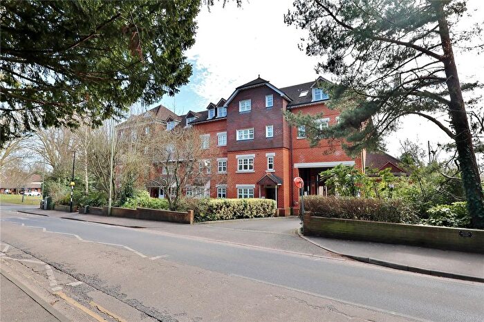 2 Bedroom Flat To Rent In Heathside Road, Woking, Surrey, GU22