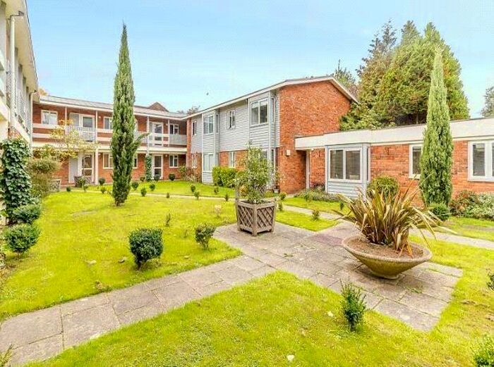 1 Bedroom Flat To Rent In Mathon Court, Cross Lanes, Guildford, GU1