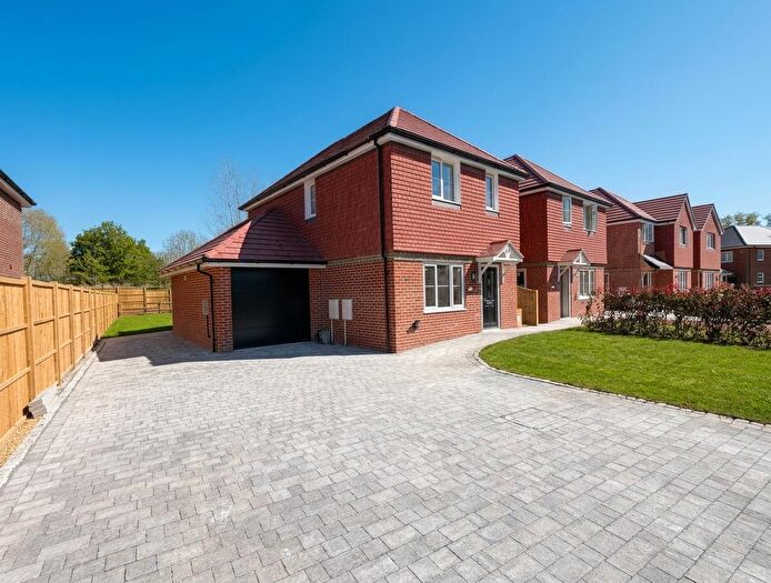 3 Bedroom Detached House For Sale In Orchard Close, Chichester, PO18