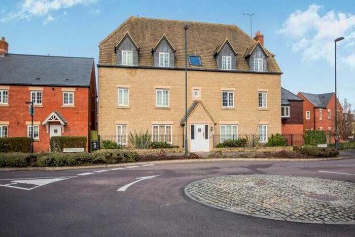 2 Bedroom Flat To Rent In Mir Crescent, Swindon, SN25