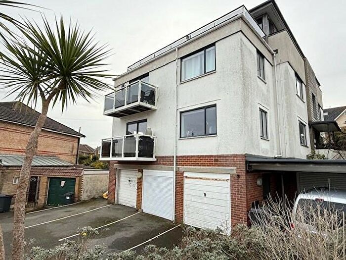 2 Bedroom Apartment To Rent In Crosby Road, BH4