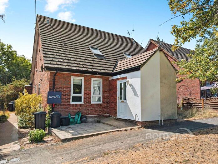 1 Bedroom Terraced House For Sale In Beaconsfield Way, Earley, Reading, RG6