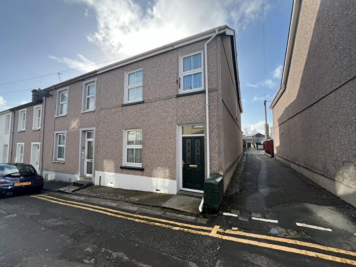 4 Bedroom End Of Terrace House For Sale In Greenfield Place, Llandeilo, Carmarthenshire., SA19