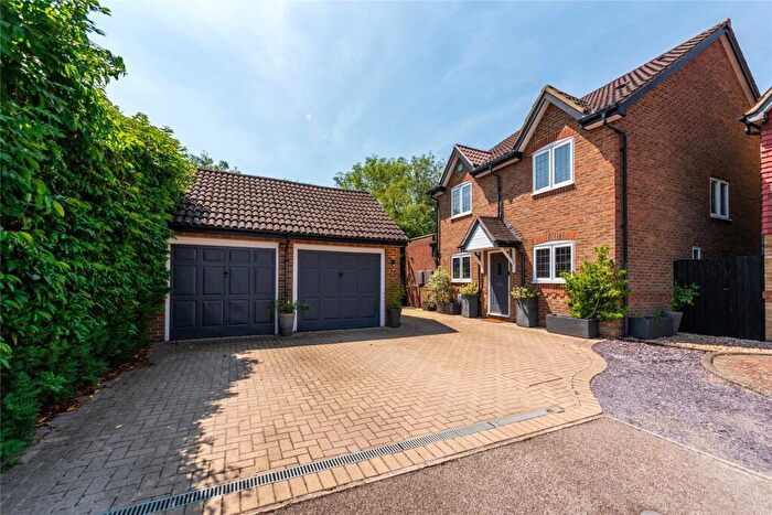 4 Bedroom Detached House For Sale In Prentice Grove, Shenley Brook End, Milton Keynes, Buckinghamshire, MK5