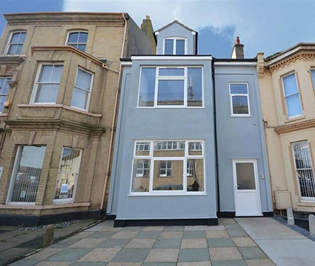 2 Bedroom Apartment To Rent In Flat, Surrey Street, NR32