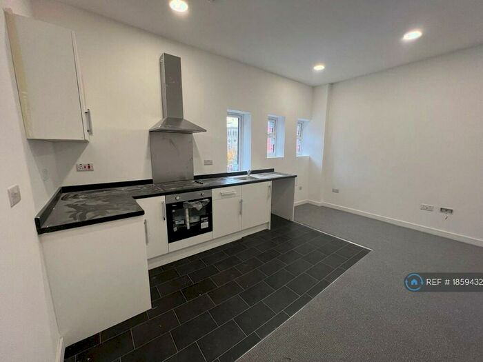 1 Bedroom Flat To Rent In Grosvenor Street, Stalybridge, SK15