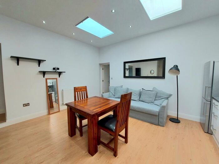 1 Bedroom Flat To Rent In Hoe Street, Walthamstow, E17