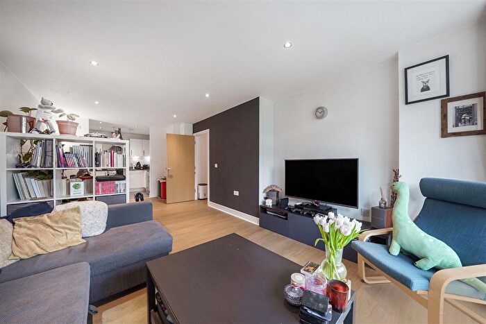 1 Bedroom Flat For Sale In Cherrywood Lodge, Hither Green, SE13