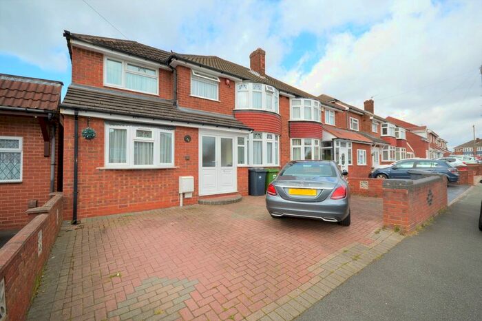 4 Bedroom Semi-Detached House To Rent In Beverley Crescent, Wolverhampton, West Midlands, WV4