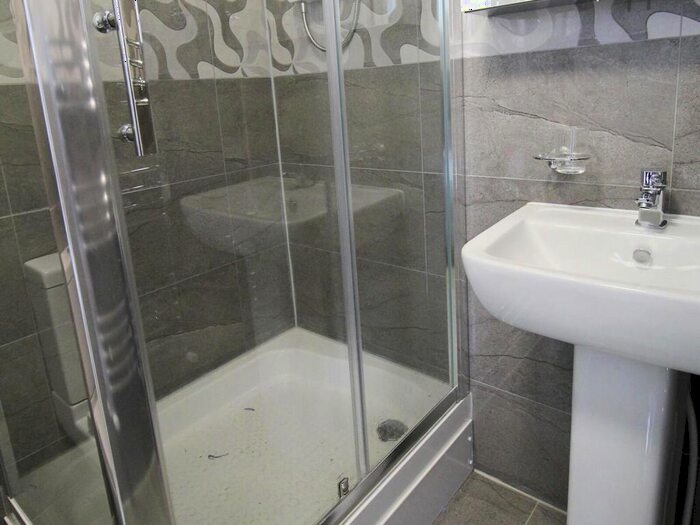 Apartment To Rent In Apt B, Regent Park Terrace #, LS6