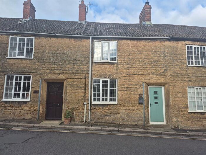 2 Bedroom Cottage To Rent In Hermitage Street, Crewkerne, Somerset, TA18