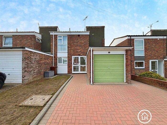 3 Bedroom Semi-detached House For Sale In Moyle Close, Gillingham, ME8