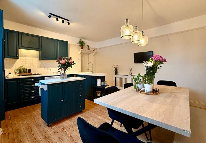 4 Bedroom End Terrace House For Sale In Anns Hill Road, Gosport, PO12