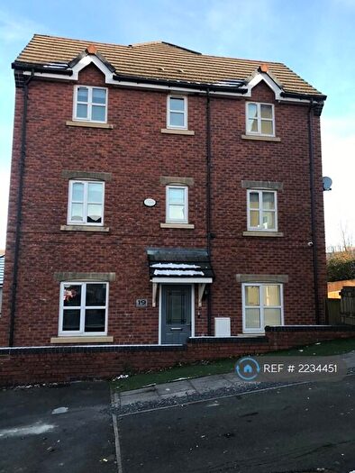4 Bedroom Semi-Detached House To Rent In Sweet Briar Close, Clayton Le Moors, Accrington, BB5