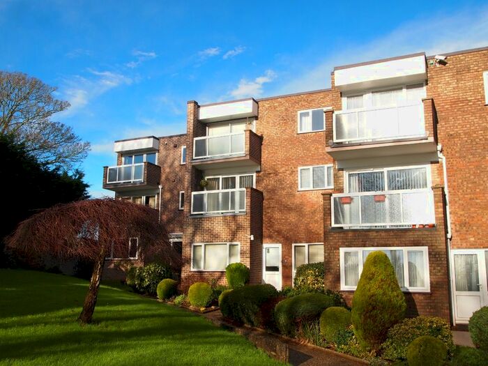 2 Bedroom Flat To Rent In St. Vincents Road, Torquay, Devon, TQ1