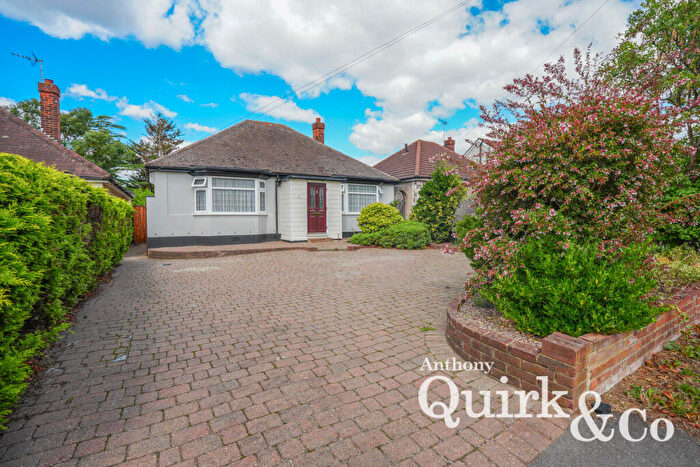3 Bedroom Detached Bungalow For Sale In Purfleet Road, Aveley, RM15