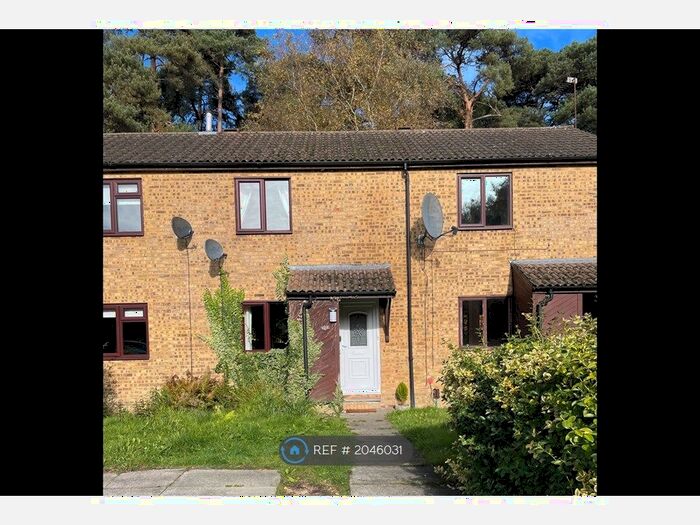 2 Bedroom Terraced House To Rent In Brooklands Road, Crawley, RH11