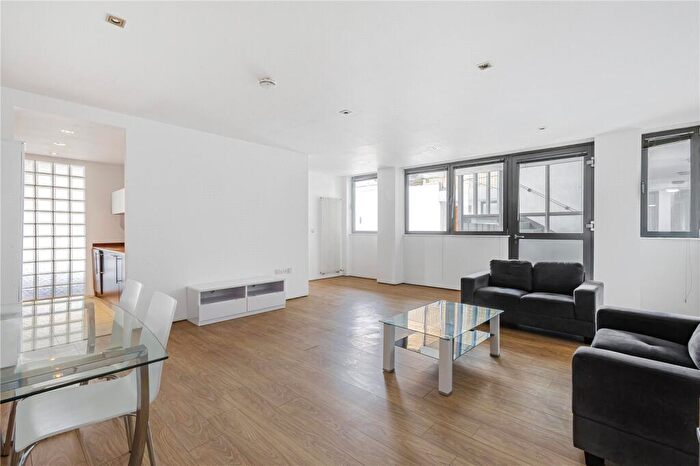 2 Bedroom Apartment To Rent In Plumbers Row, Aldgate, London, E1