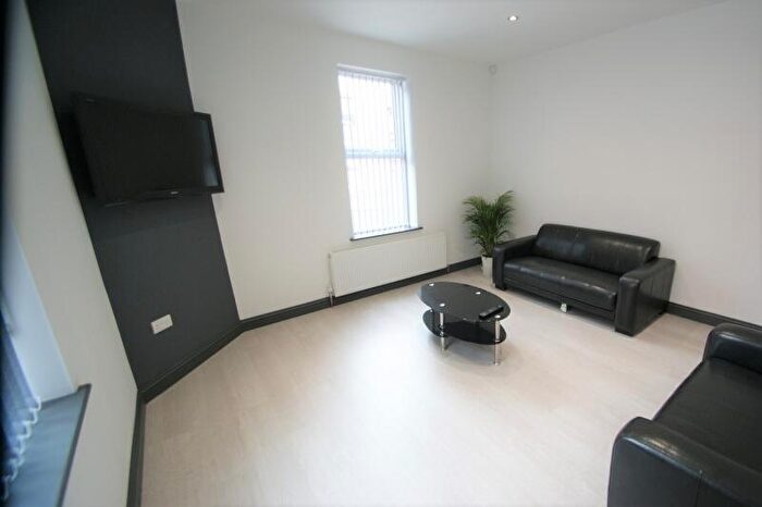 6 Bedroom Terraced House To Rent In Beamsley Mount, Hyde Park, Leeds, LS6