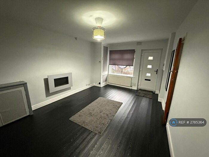 2 Bedroom Semi Detached House To Rent In Westbury Place South, Leeds, LS10