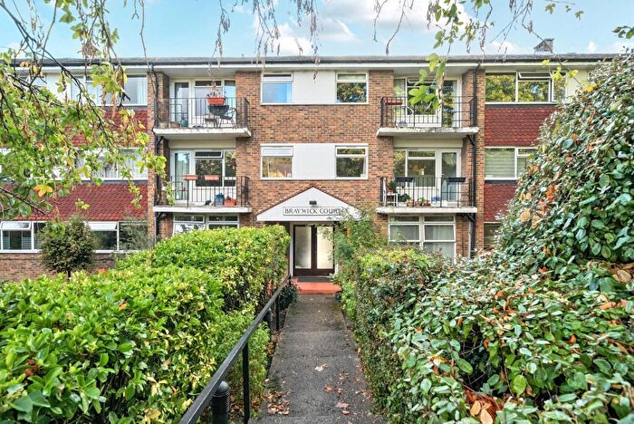 2 Bedroom Flat For Sale In Braywick Court, Queens Road, Kingston Upon Thames, KT2