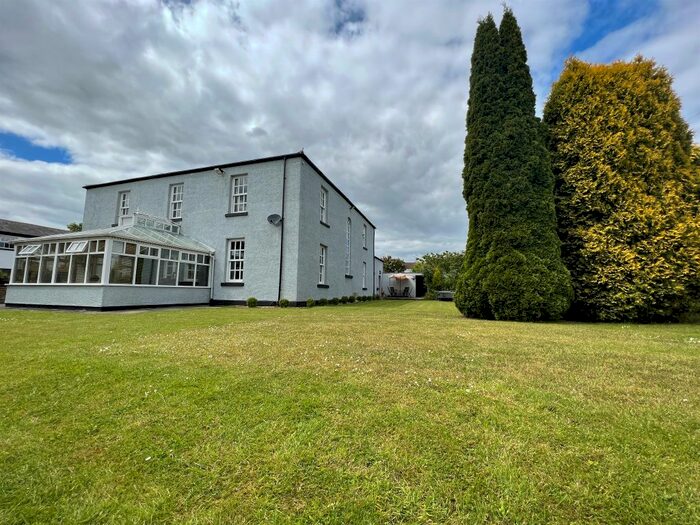 4 Bedroom Property For Sale In Doncaster Road, East Hardwick, Pontefract, WF8