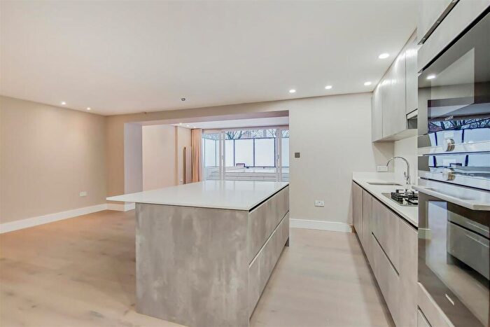 2 Bedroom Apartment To Rent In Fitzjohns Avenue, Hampstead, London, NW3