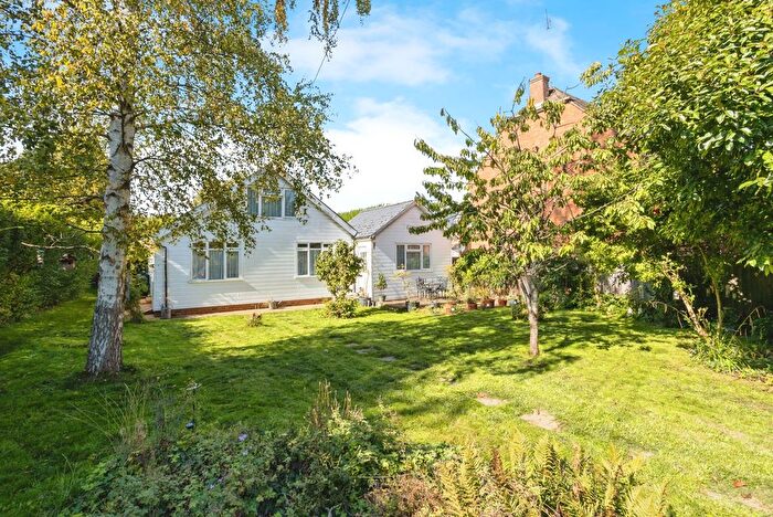 4 Bedroom Detached House For Sale In Hadlow Road, Tonbridge, Kent, TN10