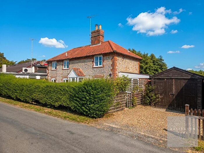 2 Bedroom Detached House For Sale In Old Turnpike Road, Roughton, Norwich, NR11