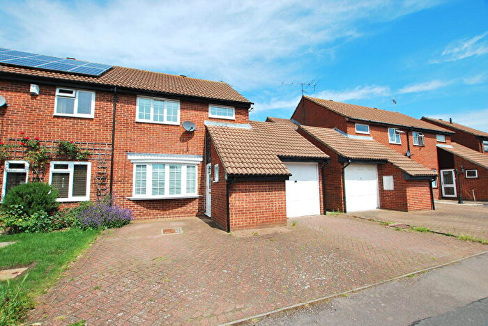 3 Bedroom Semi-Detached House To Rent In Gemini Close, LU7