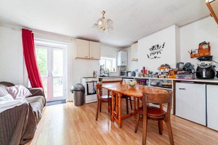 3 Bedroom Flat To Rent In Frensham Drive, London, SW15
