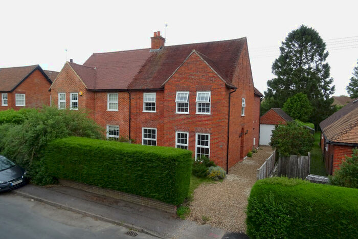 4 Bedroom Semi-Detached House To Rent In Westgate Road, Newbury, RG14