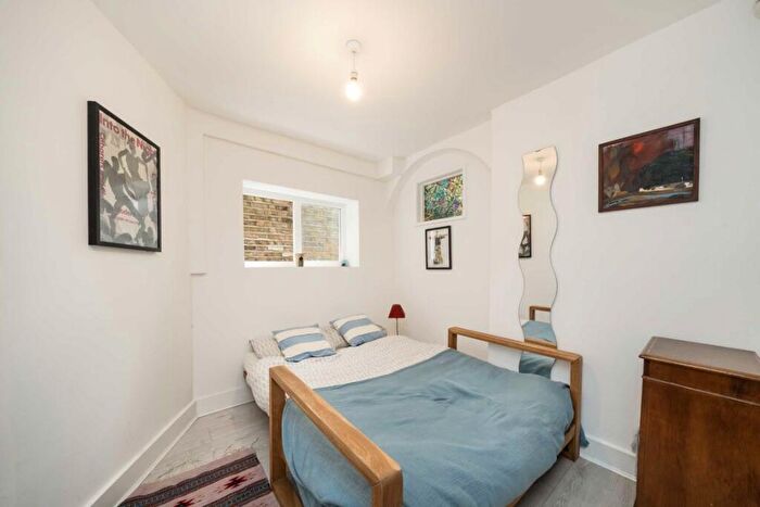 2 Bedroom Flat To Rent In Brondesbury Villas, Queens Park, NW6