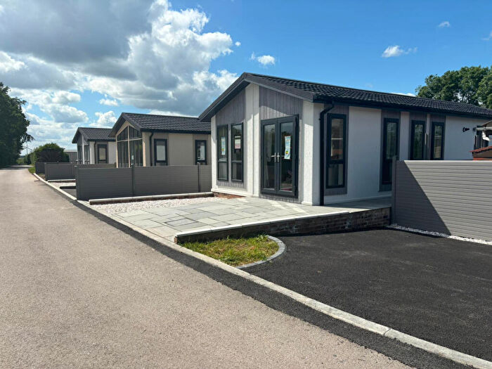 2 Bedroom Park Home For Sale In Beverley, Yorkshire, HU17