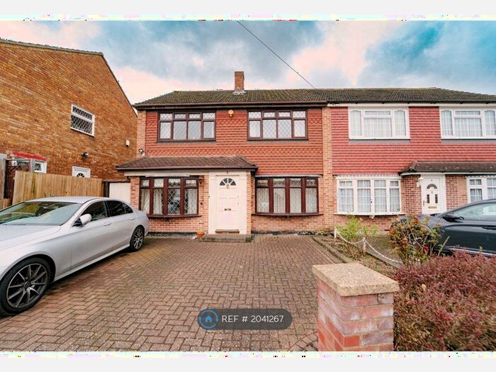 3 Bedroom Semi-Detached House To Rent In Stevens Way, Chigwell, IG7