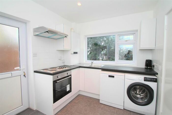 3 Bedroom Detached House To Rent In Shillingford Street, London, N1