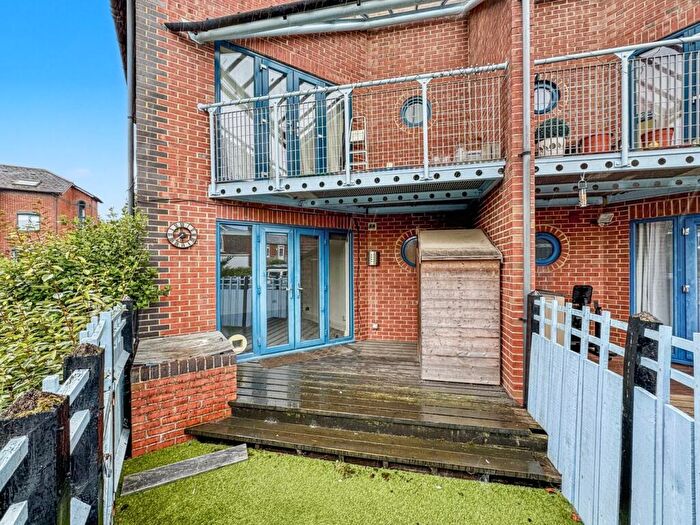 2 Bedroom Apartment For Sale In Alfredston Place, Wantage, OX12