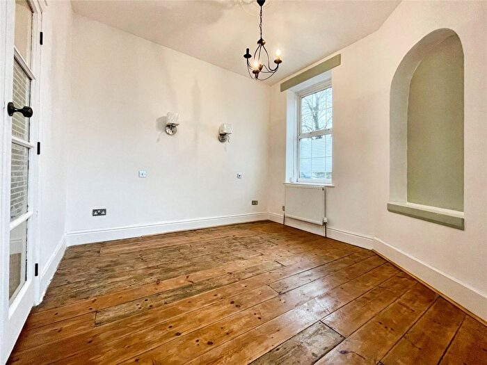 1 Bedroom Flat For Sale In Gloucester Road, Cirencester, Gloucestershire, GL7