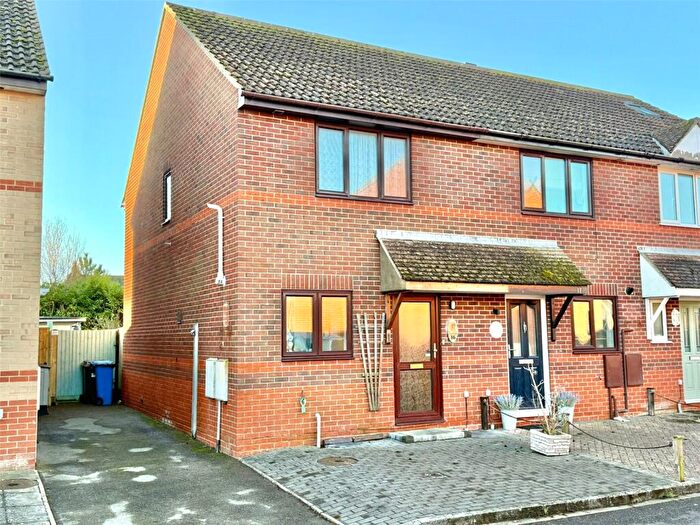 2 Bedroom End Of Terrace House For Sale In Champion Close, Milford On Sea, Lymington, Hampshire, SO41