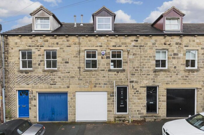 3 Bedroom Detached House To Rent In North Parade, Burley In Wharfedale, Ilkley, West Yorkshire, Uk, LS29