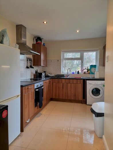 4 Bedroom Semi-Detached House To Rent In Botley Road, Oxford, OX2