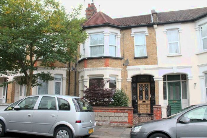 1 Bedroom Flat To Rent In Ground Floor Flat, Ronald Park Avenue, SS0